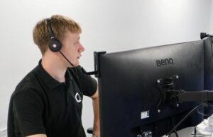 Qlic IT Engineer on a teams call, collaborating with colleagues