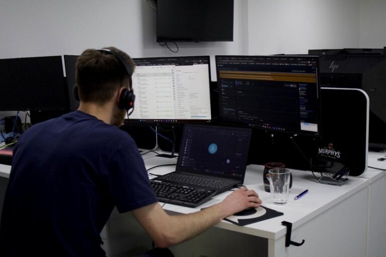 Qlic IT Engineer using VoIP system